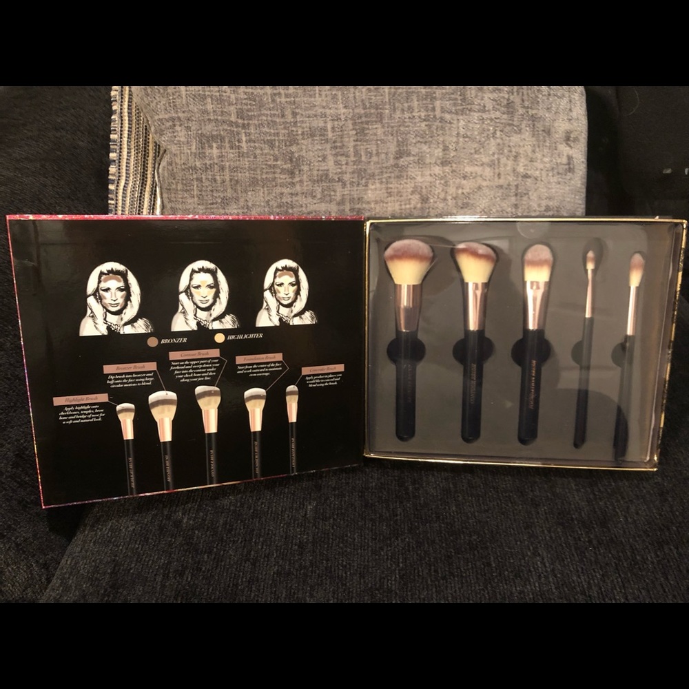 ❗️SALE❗️ Paris Hilton master contour brushes🌸